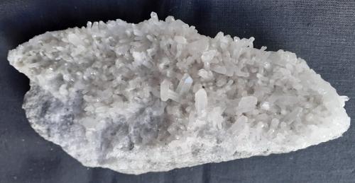 Quartz<br />Baimashan tunnel (construction site), Qianbaxia, Wuyishan, Nanping Prefecture, Fujian Province, China<br />13 x 6 cm<br /> (Author: Volkmar Stingl)