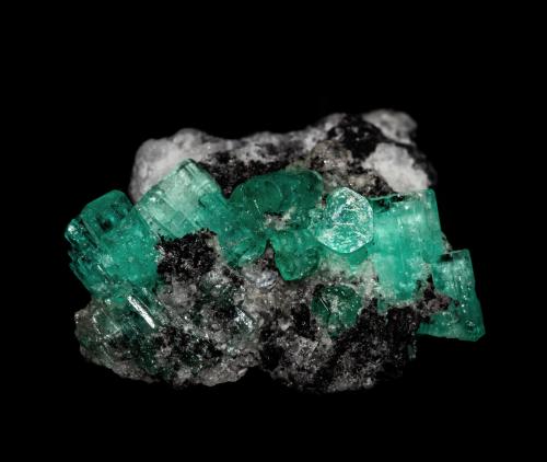 Beryl (variety emerald), Calcite<br />Coscuez mining district, Municipio San Pablo de Borbur, Western Emerald Belt, Boyacá Department, Colombia<br />28 x 24 x 11 mm<br /> (Author: Bergur_E_Sigurdarson)