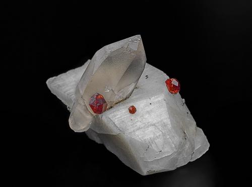 Quartz (variety smoky quartz), Spessartine, Microcline<br />Audrey Lynn Mine, Little Cahuilla Mountain, Cahuilla District, Riverside County, California, USA<br />5.5 x 4.0 cm<br /> (Author: am mizunaka)