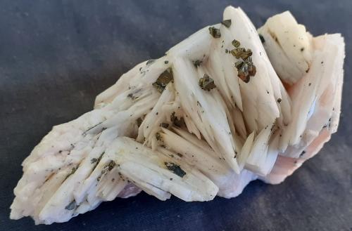 Baryte, Chalcopyrite<br />Dreislar Mine, Dreislar, Winterberg, Sauerland, North Rhine-Westphalia/Nordrhein-Westfalen, Germany<br />9 x 4 cm<br /> (Author: Volkmar Stingl)