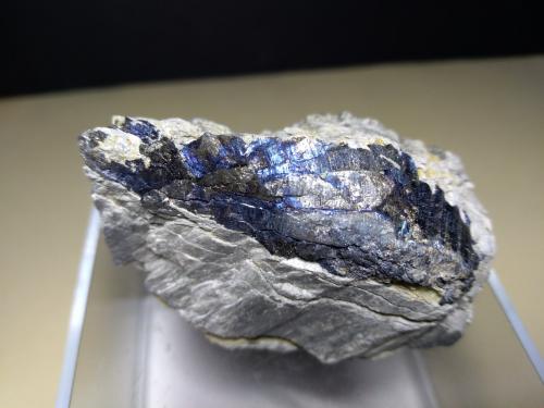 Stibnita (Estibina)<br />Mina Su Leonargiu, San Vito, Provincia Sud Sardegna, Cerdeña/Sardegna, Italia<br />58 x 32 mm<br /> (Autor: Sante Celiberti)