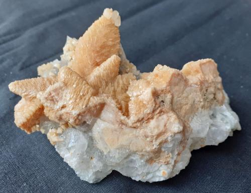 Siderite after Calcite, Calcite<br />Mina Yongping, Yongping, Yanshan, Prefectura Shangrao, Provincia Jiangxi, China<br />8 x 5,5 cm<br /> (Author: Volkmar Stingl)