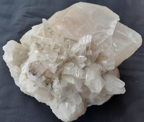 Calcite, Pyrite<br />Wuyi tunnel north (construction site), Wuyishan, Nanping Prefecture, Fujian Province, China<br />14 x 12 cm<br /> (Author: Volkmar Stingl)