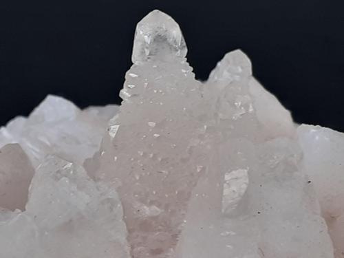Calcite (variety Mn-bearing)<br />Wuyi tunnel north (construction site), Wuyishan, Nanping Prefecture, Fujian Province, China<br />6,5 x 5 cm<br /> (Author: Volkmar Stingl)