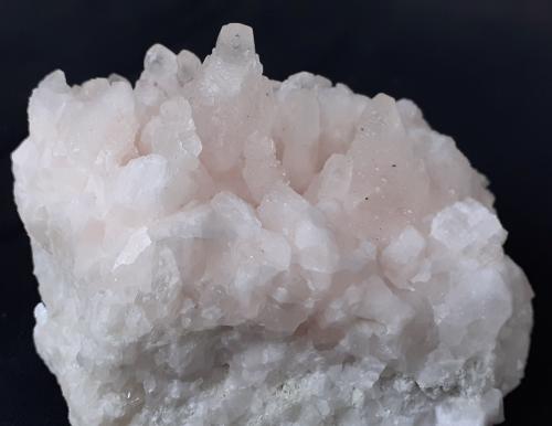 Calcite (variety Mn-bearing)<br />Wuyi tunnel north (construction site), Wuyishan, Nanping Prefecture, Fujian Province, China<br />6,5 x 5 cm<br /> (Author: Volkmar Stingl)