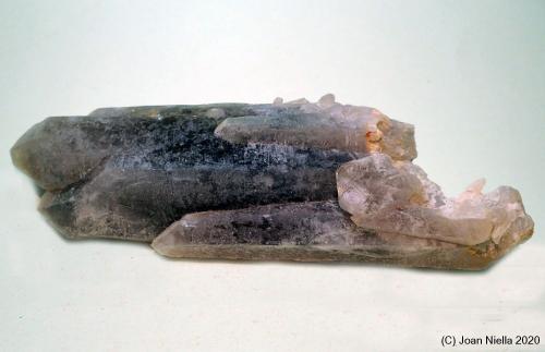 Cuarzo (variedad ahumado)<br />Pedrera Mas Sever, Massabè (Mas Ceber), Sils, Comarca La Selva, Gerona / Girona, Cataluña / Catalunya, España<br />120x40 mm<br /> (Autor: Joan Niella)