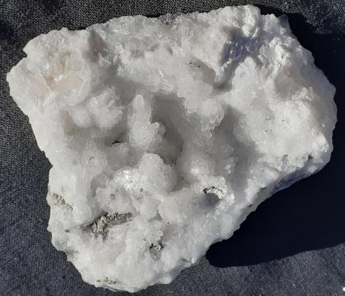Calcite, Pyrite<br />Albvorlandtunnel, Wendlingen, Esslingen District, Stuttgart Region, Baden-Württemberg, Germany<br />6,5 x 5 cm<br /> (Author: Volkmar Stingl)