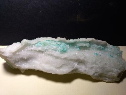 Rosasita, Calcita<br />Rosas Mine, Narcao, Sud Sardegna Province, Sardinia/Sardegna, Italy<br />170 x 55 mm<br /> (Autor: Sante Celiberti)