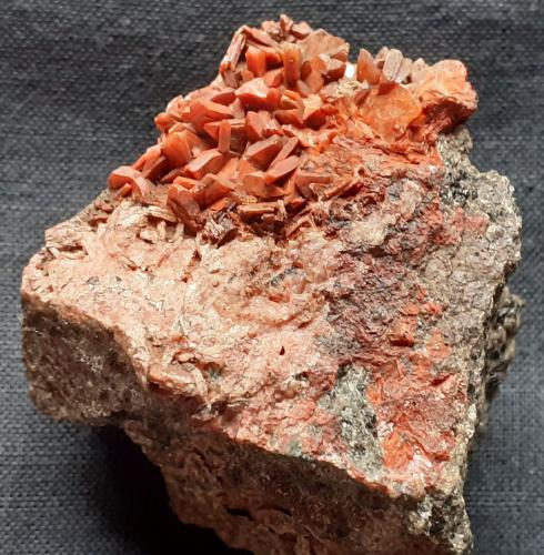 'Heulandite'<br />Drio le Pale, Buffaure, Moena, Provincia Trento, Trentino-Alto Adige (Trentino-Südtirol), Italia<br />4 x 3,5 cm<br /> (Author: Volkmar Stingl)