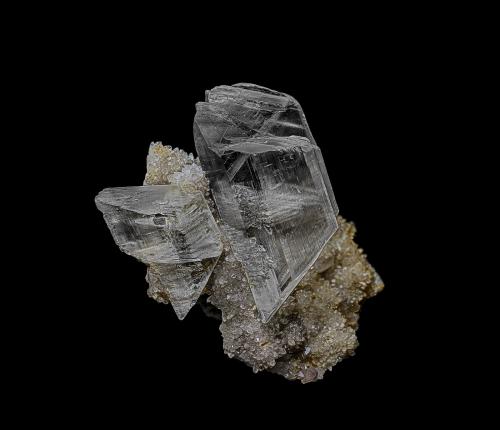 Gypsum (variety selenite), Quartz<br />Naica Mine, Naica, Municipio Saucillo, Chihuahua, Mexico<br />7.2 x 4.6 cm<br /> (Author: am mizunaka)