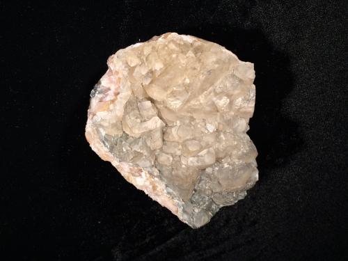 Smithsonite<br />Mina Tsumeb, Tsumeb, Región Otjikoto, Namibia<br />110 mm X 90 mm X 53 mm<br /> (Author: Robert Seitz)