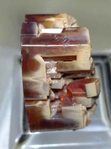 Vanadinite<br />Mibladen (Mibladen mining district), Midelt, Midelt Province, Drâa-Tafilalet Region, Morocco<br />30 x 26 mm<br /> (Author: Sante Celiberti)