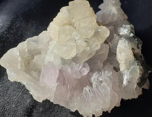Calcite on Quartz (variety amethyst)<br />Ametista do Sul, Alto Uruguai region, Rio Grande do Sul, Brazil<br />6 x 5 cm<br /> (Author: Volkmar Stingl)