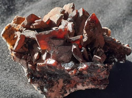 Descloizite<br />Berg Aukas, Grootfontein District, Otjozondjupa Region, Namibia<br />5 x 5 cm<br /> (Author: Volkmar Stingl)