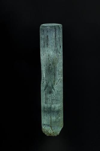 Beryl (variety aquamarine)<br />Shelby, Cleveland County, North Carolina, USA<br />8.9 x 1.8 cm<br /> (Author: am mizunaka)