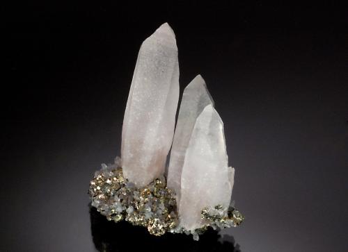 Quartz (variety amethyst)<br />Mina Turt, Turt, Negresti-Oas, Montes Oas, Satu Mare, Rumanía<br />3.5 x 4.5 cm<br /> (Author: Michael Shaw)