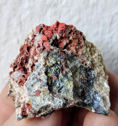 Cinabrio, Galena<br />Argayón Mine, Robriguero, Panes, Peñamellera Baja, Comarca Oriente, Principality of Asturias (Asturias), Spain<br />4,0 x 3,3 cm.<br /> (Autor: Carles)