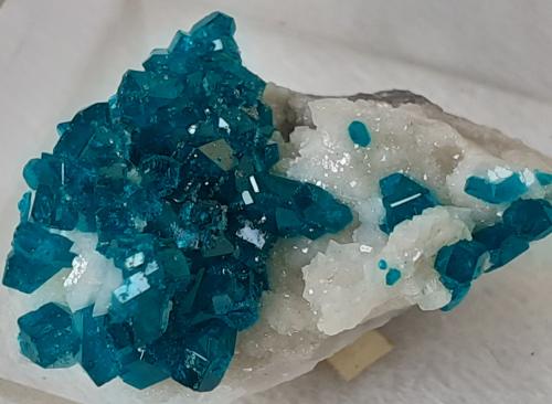 Dioptase, Quartz<br />Tsumeb Mine, Tsumeb, Otjikoto Region, Namibia<br />2,5 x 1,5 cm<br /> (Author: Volkmar Stingl)