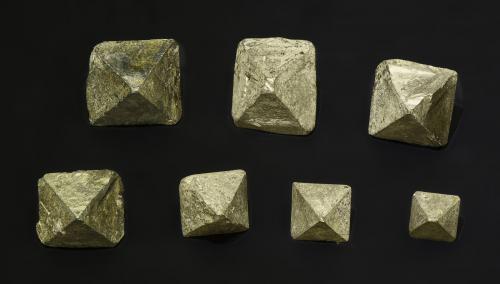 Pyrite<br />Mina Cakmakkaya, Murgul, Distrito Murgul, Provincia Artvin, Región del Mar Negro, Turquía<br />16 mm (the biggest)<br /> (Author: Rob Schnerr)