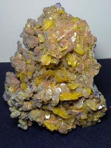 Wulfenite<br />Mibladen (distrito minero Mibladen), Midelt, Provincia Midelt, Región Drâa-Tafilalet, Marruecos<br />83 x 72 mm<br /> (Author: Sante Celiberti)