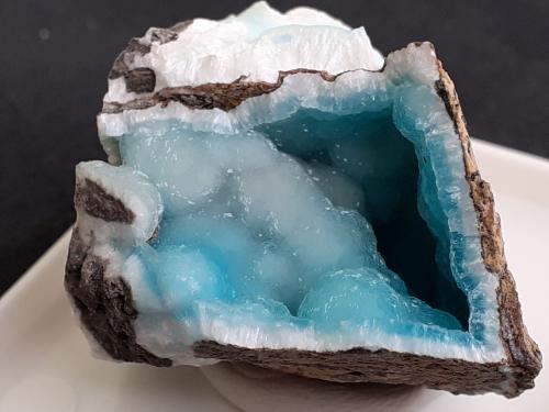 Hemimorphite<br />Kafang Mine, Gejiu, Honghe Prefecture, Yunnan, China<br />3 x 3 cm<br /> (Author: Volkmar Stingl)