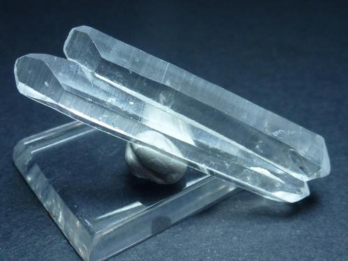 Cuarzo (variedad cristal de roca)<br />Distrito Jinkouhe, Prefectura Leshan, Provincia Sichuan, China<br />5,5 cm. de longitud<br /> (Autor: javier ruiz martin)