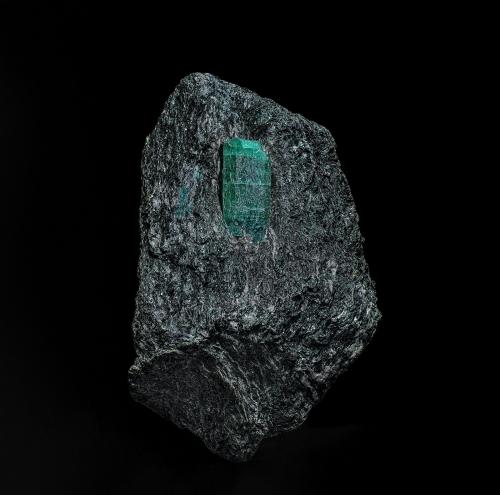 Beryl (variety emerald)<br />Leckbachgraben, Nasenkopf Mountain, Bramberg am Wildkogel, Zell am See District, Hohe Tauern, Salzburg, Austria<br />9.0 x 5.5 cm<br /> (Author: am mizunaka)