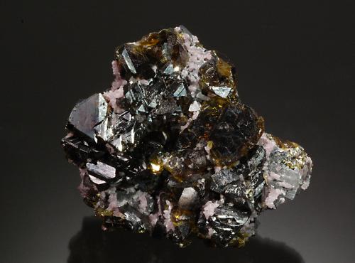 Sphalerite<br />Commodore Mine, Creede District, Mineral County, Colorado, USA<br />6.0 x 5.5 x 3.5 cm<br /> (Author: Michael Shaw)