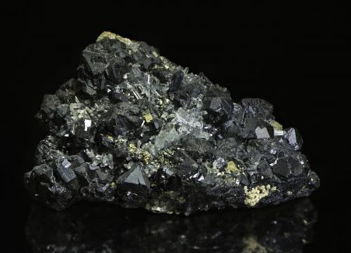 Sphalerite<br />Noche Buena Mine, Noche Buena, Municipio Mazapil, Zacatecas, Mexico<br />75 x 45 x 40 mm<br /> (Author: Rob Schnerr)