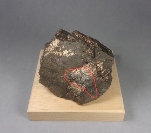 Renierita con Briartita<br />Mina Kipushi, Kipushi, Cinturón de cobre de Katanga, Katanga (Shaba), República Democrática del Congo (Zaire)<br />6,7 x 6,2 x 3,5 cm.  286.6 g.<br /> (Autor: J. G. Alcolea)