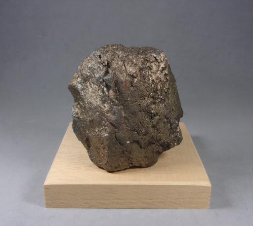 Renierita con Briartita<br />Mina Kipushi, Kipushi, Cinturón de cobre de Katanga, Katanga (Shaba), República Democrática del Congo (Zaire)<br />6,7 x 6,2 x 3,5 cm.  286.6 g.<br /> (Autor: J. G. Alcolea)