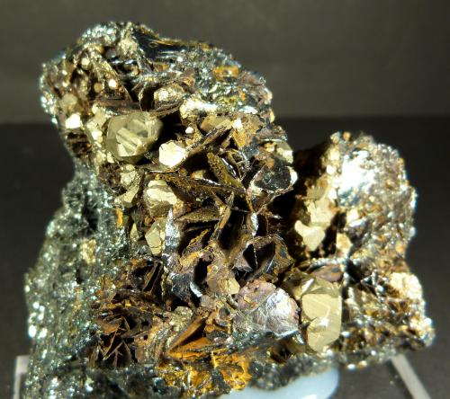 Pirita<br />Rio Mine (Rio Marina Mine), Valle Giove stope, Rio Marina, Elba Island, Livorno Province, Tuscany, Italy<br />6,5 x 5,5 x 3 cm.<br /> (Autor: Felipe Abolafia)