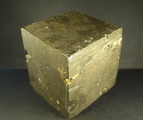 Pirita<br />Linares, Comarca Sierra Morena, Jaén, Andalucía, España<br />Cubo de 5,5 cm. de arista<br /> (Autor: Felipe Abolafia)