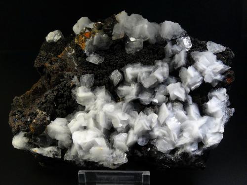 Calcita<br />Mina Trinidad, Cerros del Romeral y Pechón, Benalmádena-Mijas, Comarca Costa del Sol Occidental, Málaga, Andalucía, España<br />13 x 9 cm.<br /> (Autor: Antonio P. López)