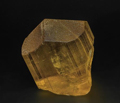 Scapolite<br />Morogoro Region, Tanzania<br />4.8 x 4.3 cm<br /> (Author: am mizunaka)