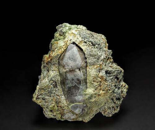Quartz (variety smoky quartz), Wavellite<br />Slate Mountain, Slate Mountain District, El Dorado County, California, USA<br />4.5 x 4.5 x 3.5 cm<br /> (Author: am mizunaka)