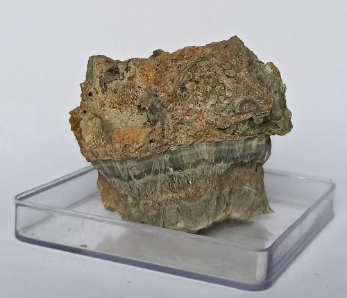 Baddeleyita<br />Morro do Taquari, Caldas, Poços de Caldas alkaline complex, Poços de Caldas, Minas Gerais, Brazil<br />5,5 x 5,2 x 5,5 cm<br /> (Autor: Anisio Claudio)