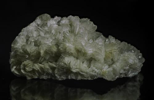 Baryte<br />Victoria Mine, Cabezo de San Ginés, El Estrecho de San Ginés, Cartagena, Comarca Campo de Cartagena, Region of Murcia (Murcia), Spain<br />145 x 80 x 45 mm<br /> (Author: Rob Schnerr)