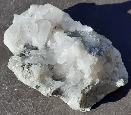 Calcite, Quartz<br />Tingzai Bian, Wuyishan, Nanping Prefecture, Fujian Province, China<br />6 x 4 cm<br /> (Author: Volkmar Stingl)