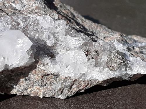 Quartz, Fluorite, Pyrite<br />Chengnan tunnel (construction site), Wuyishan, Nanping Prefecture, Fujian Province, China<br />7 x 4 cm<br /> (Author: Volkmar Stingl)