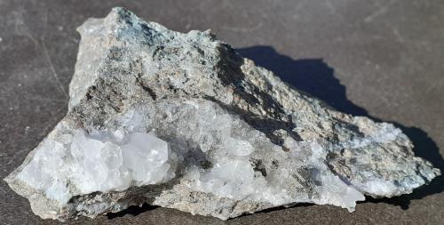 Quartz, Fluorite, Pyrite<br />Chengnan tunnel (construction site), Wuyishan, Nanping Prefecture, Fujian Province, China<br />7 x 4 cm<br /> (Author: Volkmar Stingl)