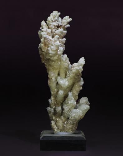 Aragonite<br />Lavrion Mines, Lavrion Mining District, Attikí (Attica) Prefecture, Greece<br />166 x 60 x 45 mm<br /> (Author: Rob Schnerr)
