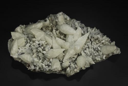 Calcite<br />Iraí, Alto Uruguai region, Rio Grande do Sul, Brazil<br />380 x 230 x 80 mm<br /> (Author: Rob Schnerr)