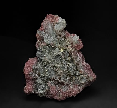 Rhodochrosite, Quartz, Pyrite<br />Mina Wutong, Liubao, Cangwu, Prefectura Wuzhou, Región Autónoma Guangxi Zhuang, China<br />6.0 x 4.5 cm<br /> (Author: am mizunaka)