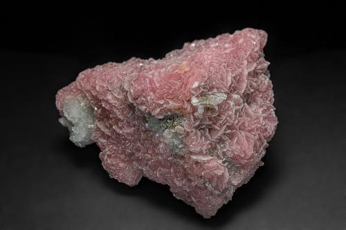 Rhodochrosite, Quartz, Pyrite<br />Mina Wutong, Liubao, Cangwu, Prefectura Wuzhou, Región Autónoma Guangxi Zhuang, China<br />6.0 x 4.5 cm<br /> (Author: am mizunaka)