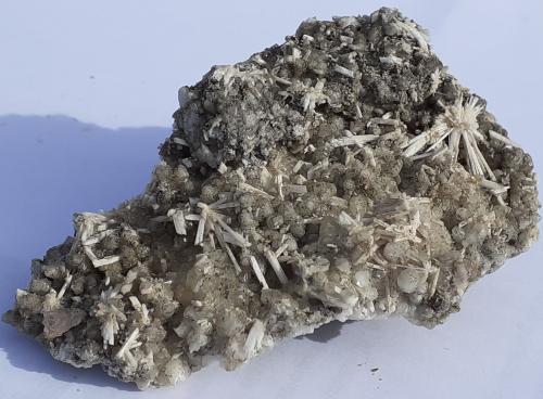 Quartz (variety amethyst), Laumontite, Calcite<br />Cantera Capurru, Osilo, Provincia Sassari, Cerdeña/Sardegna, Italia<br />8 x 5 cm<br /> (Author: Volkmar Stingl)