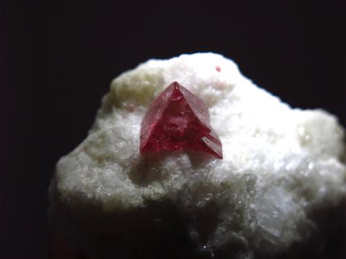 Spinel on Marble<br />Mogok Valley, Mogok Township, Pyin-Oo-Lwin District, Mandalay Region (Mandalay Division), Myanmar (Burma)<br />1.5 x 1.5 cm (crystal)<br /> (Author: Jean Suffert)