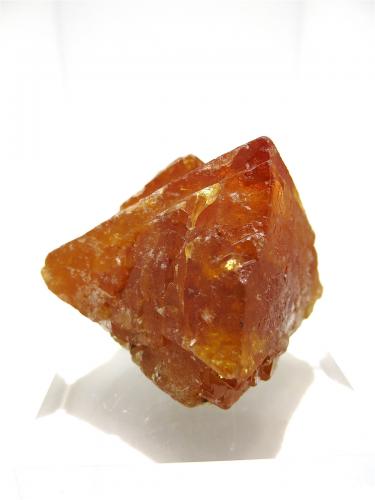 Scheelite<br />Huya, Monte Xuebaoding, Pingwu, Prefectura Mianyang, Provincia Sichuan, China<br />5.5 x 5.5 cm<br /> (Author: Jean Suffert)
