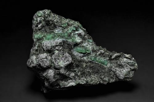 Beryl (variety emerald)<br />Curlew Emerald Mine, Shaw River, East Pilbara Shire, Pilbara Region, Western Australia, Australia<br />8.0 x 5.9 cm<br /> (Author: am mizunaka)