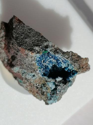 Cornetita.<br />Mina L'Etoile du Congo, Lubumbashi (Elizabethville), Cinturón de cobre de Katanga, Haut-Katanga (Shaba), República Democrática del Congo (Zaire)<br />2 x 1,5 cm.<br /> (Autor: Rafael varela olveira)